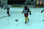 Fußballcub auf dem Eis