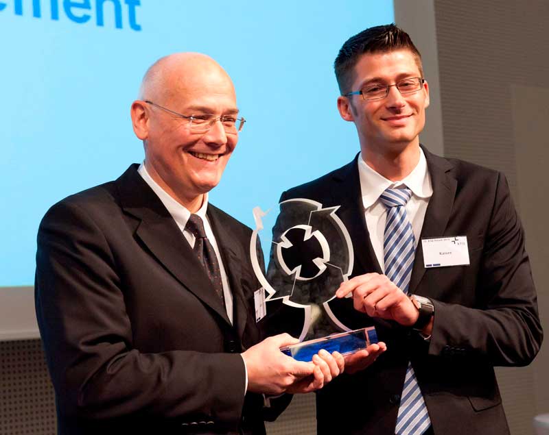 Uwe Lauer links und Markus Kaiser nehmen den KTQ-Award in Empfang
