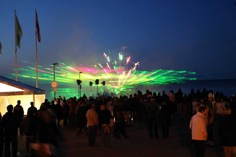 Super Laser- und Feuerwerksshow aber leider wenig Besucher