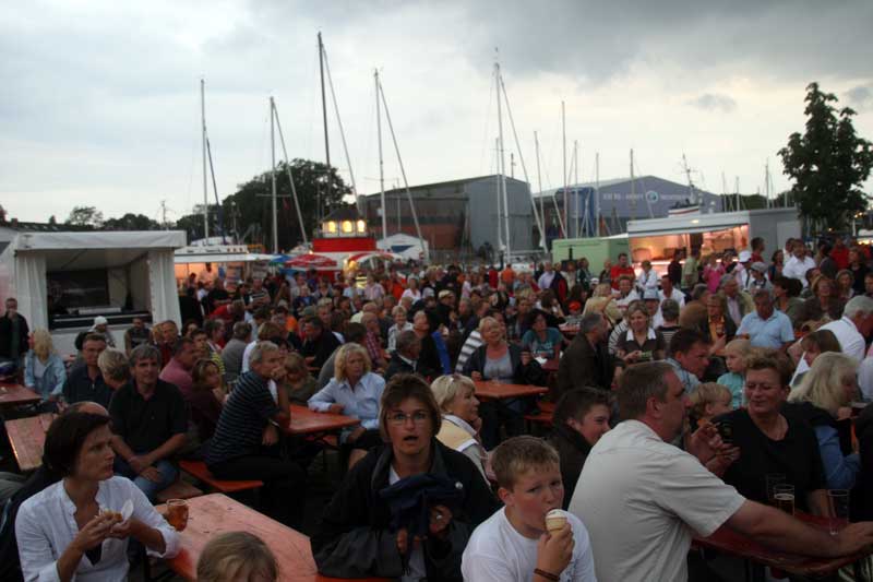 Hafentage Niendorf und Fischmarkt am 1. August Wochenende